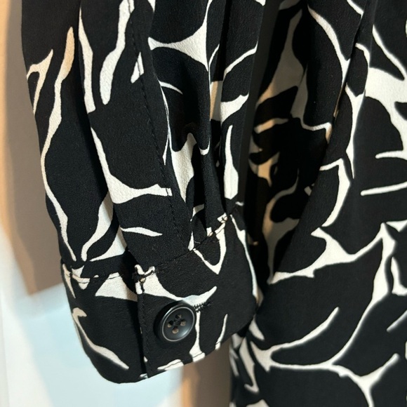 LOFT Black White Leaf Print Long Tab Sleeve Tie Waist Romper 2 Petite - Picture 11 of 15